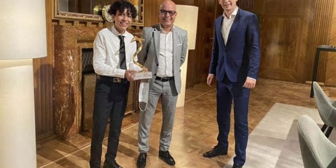 طفل مصري بالخارج يفوزه بجائزة شخصية العام بالنمسا3