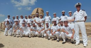 فرقة الموسيقى التراثية للبحرية الفرنسية تعزف فى الأهرامات