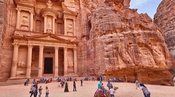 مطالبات بإيجاد حلول مالية لـ10 آلاف موظف بقطاع السياحة فى الأردن