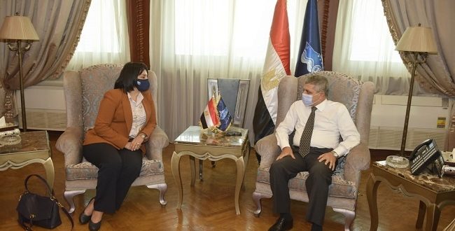 قناة السويس تخفض رسوم عبور السفن السياحية 50% بشرط