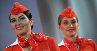 أحمر الشفاه الفاقع للمضيفات مرتبط بسلامة الركاب خلال رحلات الطيران