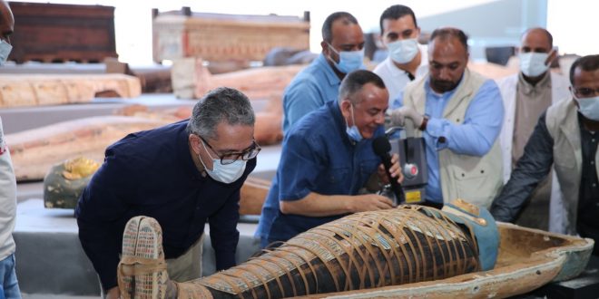 التفاصيل الكاملة لكشف سقارة الأثري .. توابيت فرعونية وصناديق وتماثيل ذهبية7