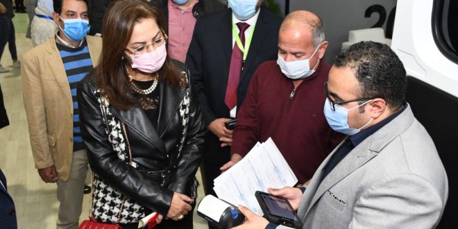 السعيد تتفقد جناح التخطيط بمعرض القاهرة الدولي للاتصالات قبل إنطلاقه غداً2