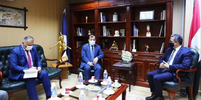 العناني يبحث إعادة استئناف رحلات الطيران المباشره بين طاجيكستان وشرم الشيخ