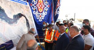 بدء المرحلة الاولي من ازدواج وتطوير طريق قنا الاقصر الصحراوي الشرقي1