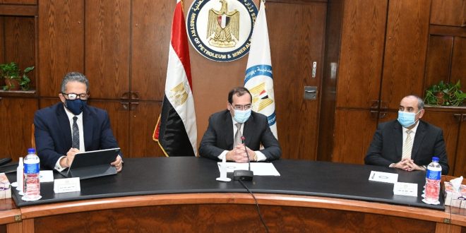 تحفيز الطيران والوقود ودعم السياحة 3 قضايا فى لقاء العناني و الملا و منار