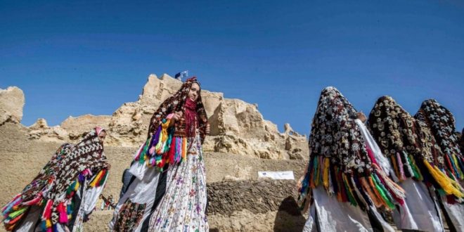 واحة سيوة بحيرات ملح وأطلال قديمة .. قبلة للسياحة البيئية ووجهة متفردة