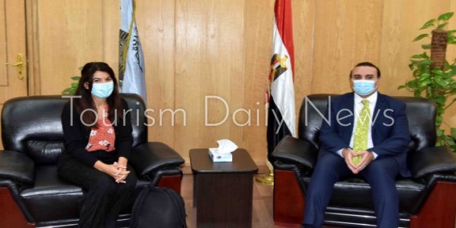 نائب محافظ الأقصر يبحث مع القنصل البريطاني سبل عودة السياحة