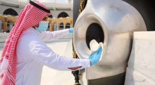 تعقيم وتطييب الكعبة المشرفة والحجر الأسود 10 مرات يوميًا