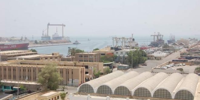 إغلاق موانئ البحر الأحمر لسوء الأحوال الجوية