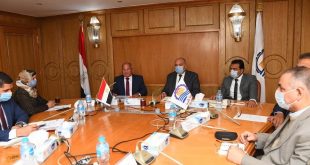 التخطيط تتابع مستوى أداء المراكز التكنولوجية بمحافظة قنا