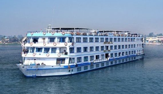 الرى تخفض حق إنتفاع العائمات السياحية بالنيل من 180 إلى 150 جنيهاً للمتر