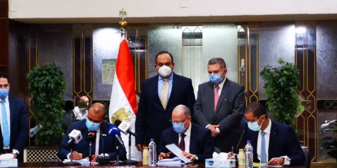 فايبر مصر وفودافون توقعان عقد استضافة بيانات الشركات التابعة للتحول الرقمي