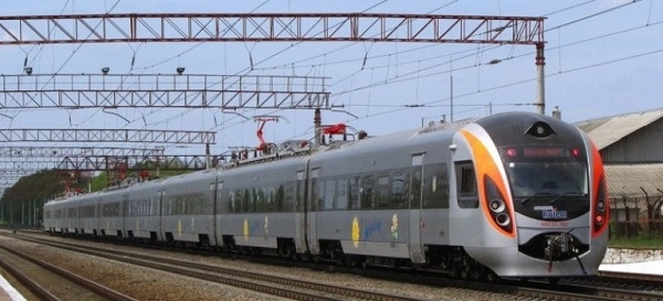 رئيس الوزراء : خدمة متطورة للسكك الحديدية توريد 250 جرارا  و1300 عربة ركاب