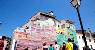 إسبانيا تستعين بمنازل مشاهير الفن لإنعاش السياحة