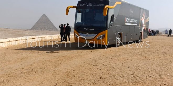 المنتخب الياباني لكرة اليد يروج للسياحة المصرية من الأهرامات