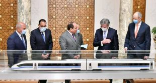 السيسي : انشاء قطار كهربائي لربط العين السخنة والعلمين والعاصمة الجديدة