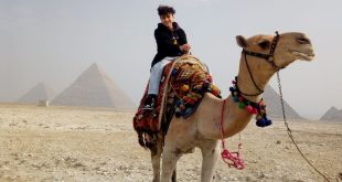 الطفل المصري صاحب لقب شخصية عام 2020 بالنمسا يزور منطقة آثار الهرم4