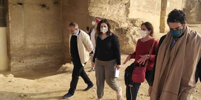 وفد السياحة والمعهد الهولندي ينهى زيارته لمنطقة آثار بنى حسن ومتحف المنيا