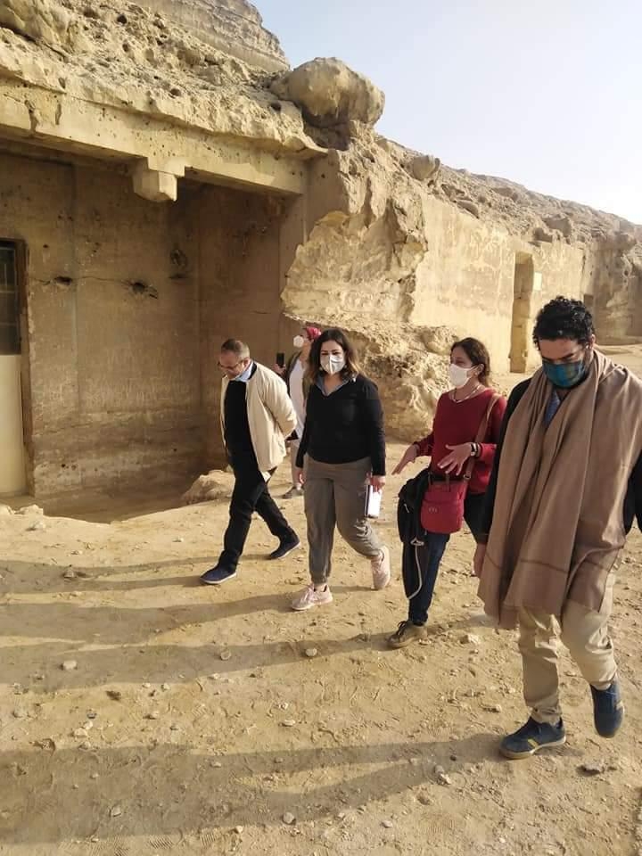 المعهد الهولندي بالقاهرة يطور خدمات منطقة بني حسن الأثرية بالمنيا السياحية