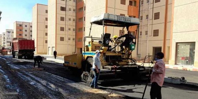 محافظ شمال سيناء يتفقد أعمال رصف الشوارع في حي المساعيد بالعريش