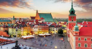 بولندا تعيد فتح الفنادق ودور السينما والمسارح الأسبوع المقبل