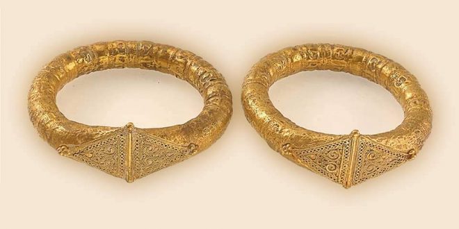 الجمهور يختار أساور ذهب من العصر الفاطمي بمتحف الفن للعرض فى مكان مميز