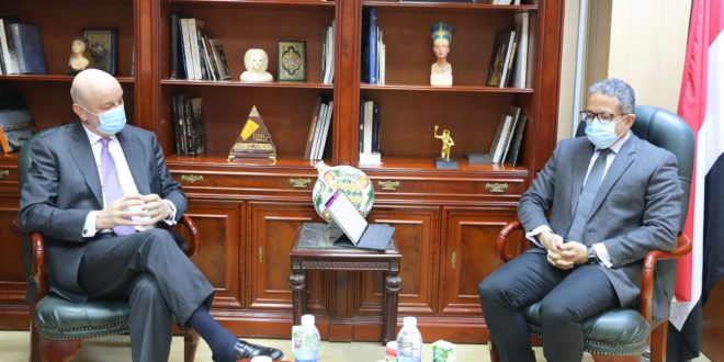 العناني يبحث استئناف الحركة السياحية من دول الاتحاد الأوروبي إلى مصر