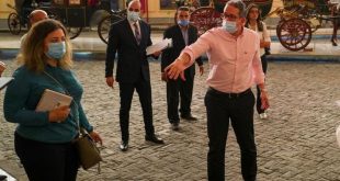 العناني يفتتح المقر الجديد لسحب عينات فحص فيروس كورنا للسائحين بالغردقة