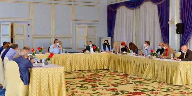 ما هي نتائج زيارة العناني للصعيد وأين المستثمرين وهل اكتفت على رفع الوعى؟