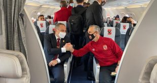 مصر للطيران تستقبل بعثة النادى الأهلى بالورود والشكولاته والنداء الصوتي1