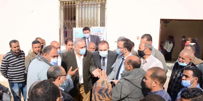 وفد وزارة التخطيط يواصل جولاته بمحافظة المنيا لمتابعة تطوير القرى والمنازل