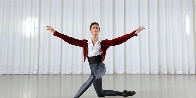 وزيرة الهجرة تهنئ لاعب باليه مصري بفرنسا لاختياره ضمن أفضل 20 لاعبا عالميا