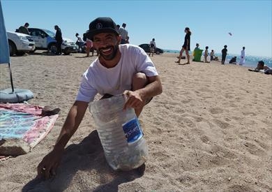 حملة موسعة لتنظيف شواطئ دهب من المخلفات