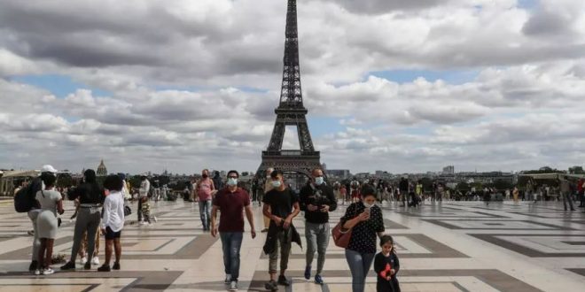 انهيار غير مسبوق في زيارات السياح الأجانب لباريس والخسائر 15.5 مليار يورو