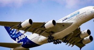 إيرباص تكشف انتهاء برنامج صناعة الطائرة العملاقة .. A380 تحلق إلى هامبورج