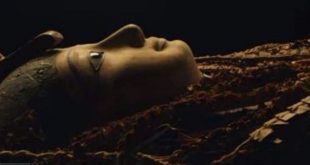 حسين فهمي وآسر ياسين وأمينة خليل في فيلم ترويجى عن موكب المومياوات الملكية