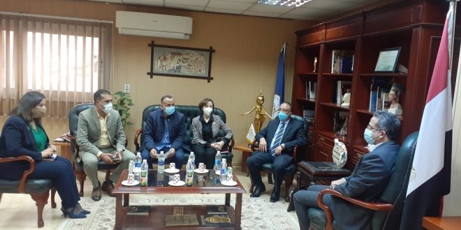 العناني يبحث تطوير الخدمات السياحية بقلعة قايتباي والمنطقة المحيطة بها