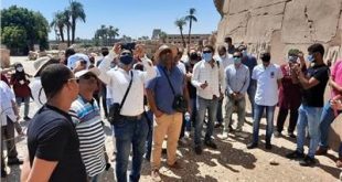 وزارة السياحة تلغى ترخيص 895 مرشداً سياحياً خالفوا القانون