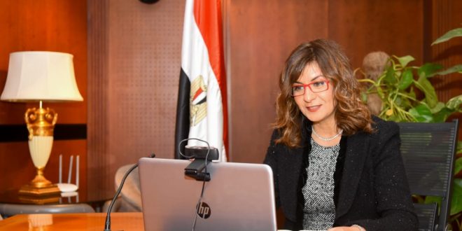 الهجرة تطالب السعودية تجديد إقامات العمال المصريين ومراعاة تعليق الطيران