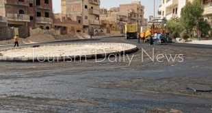 تنفيذ أعمال رصف طرق حي النوادي بمدينة المنيا الجديدة