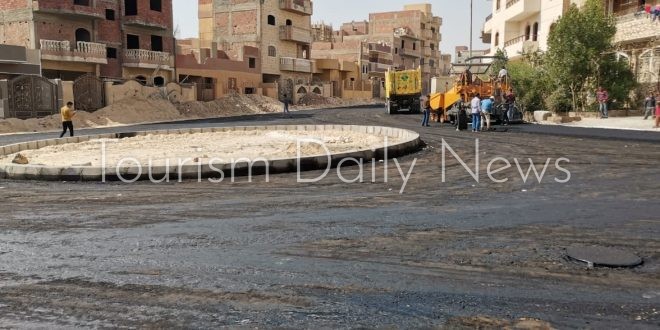 تنفيذ أعمال رصف طرق حي النوادي بمدينة المنيا الجديدة