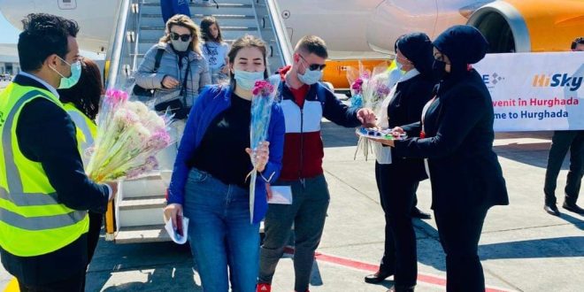 104 رحلات طيران تصل إلى الغردقة ومرسى علم علي متنها 20 ألف سائح اليوم