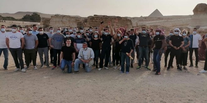 طاقم حاملة المروحيات البرمائية ميسترال الفرنسية يزور أهرامات الجيزة وسقارة