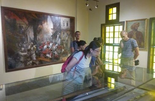 ورش عمل تعليمية لطلبة وخريجي كليات الآثار والسياحة والفنادق بمتحف رشيد