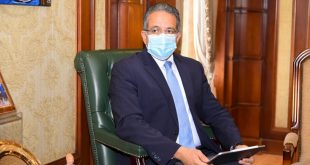 مكرم تبحث مع العناني تنظيم برامج سياحية للمصريين بالخارج لربطهم بالوطن1