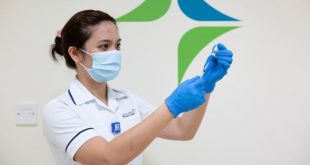 السلطات الإماراتية تفرض قيودا على حركة الأشخاص المطعيمين ضد فيروس كورونا