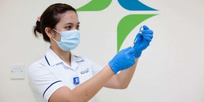 السلطات الإماراتية تفرض قيودا على حركة الأشخاص المطعيمين ضد فيروس كورونا