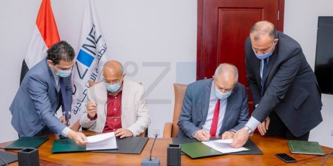 اقتصادية قناة السويس وهيئة الطرق والكباري يوقعان عقد تطوير ميناء السخنة