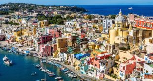 الحكومة الإيطالية تخطط لتحصين سكان الجزر السياحية استعداداً للصيف